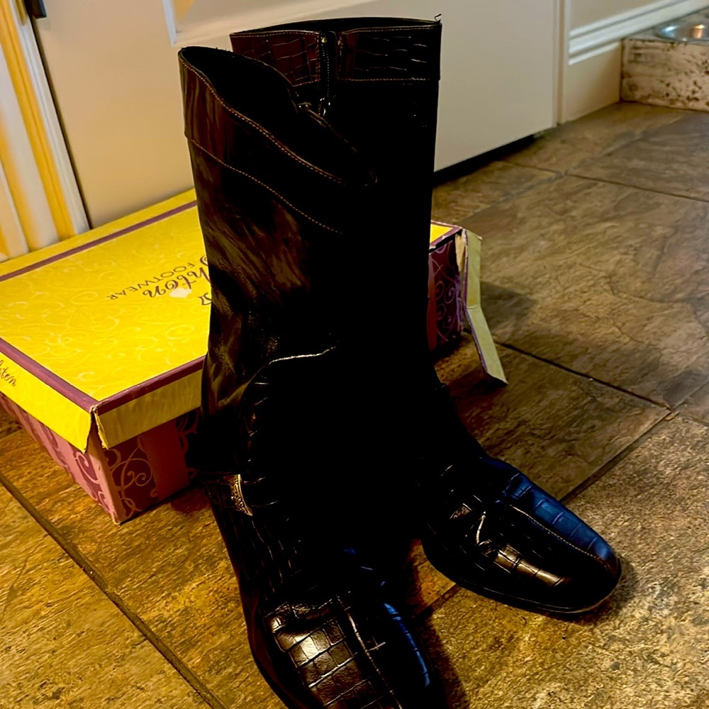 Brighton Gabby boots sized 9